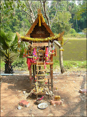 20120512-Thai Spirit HouseGolden_Pi_Ban_at_Wat_Kham_Chanot.JPG